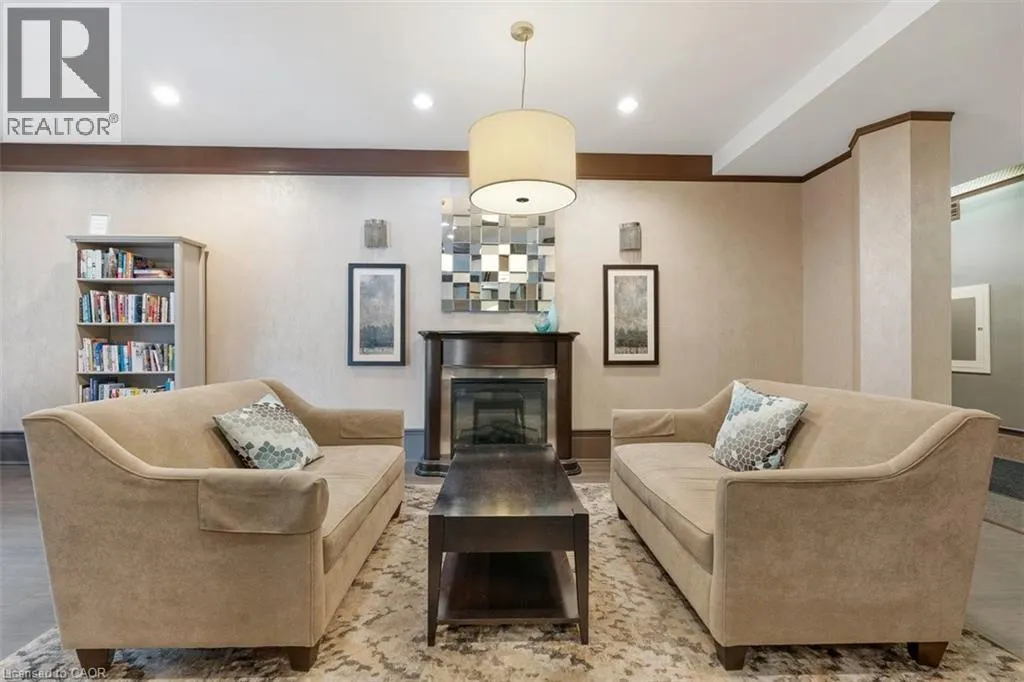 67 CAROLINE Street S Unit# 102, #102