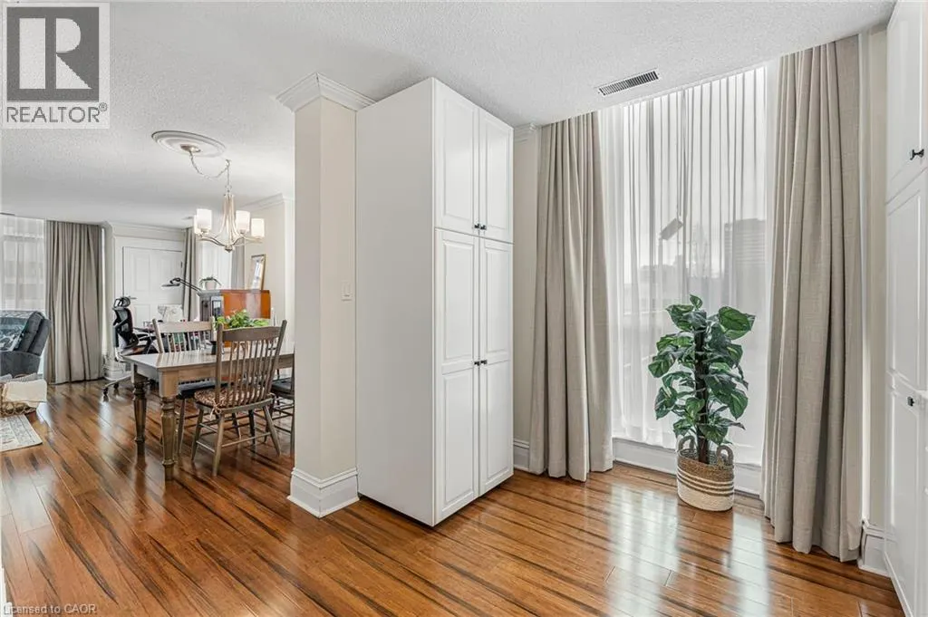 67 CAROLINE Street S Unit# 102, #102