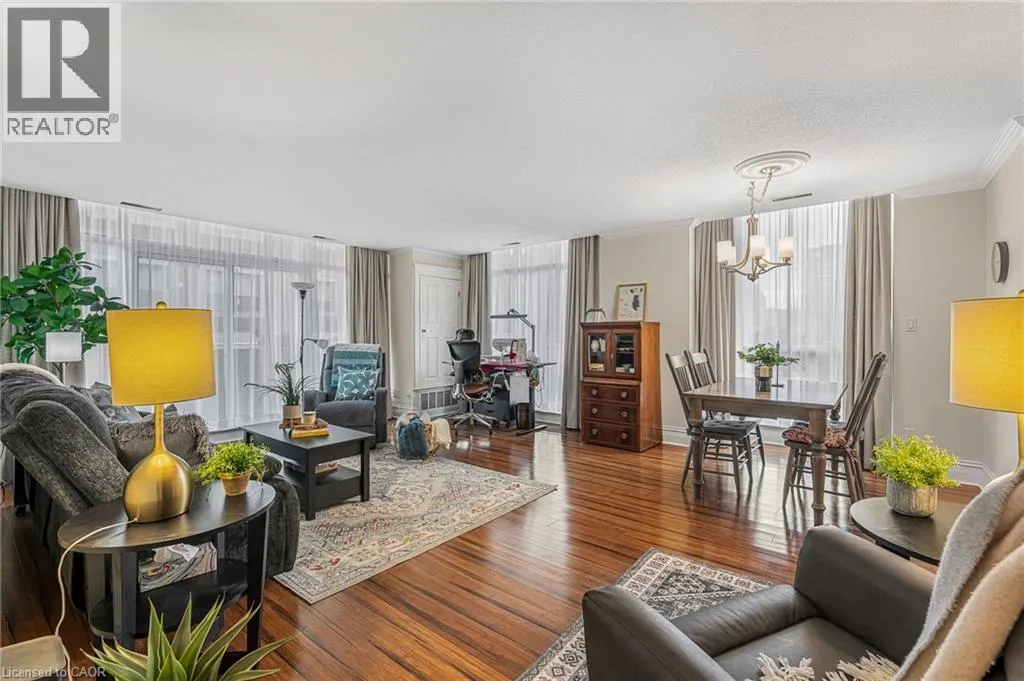 67 CAROLINE Street S Unit# 102, #102