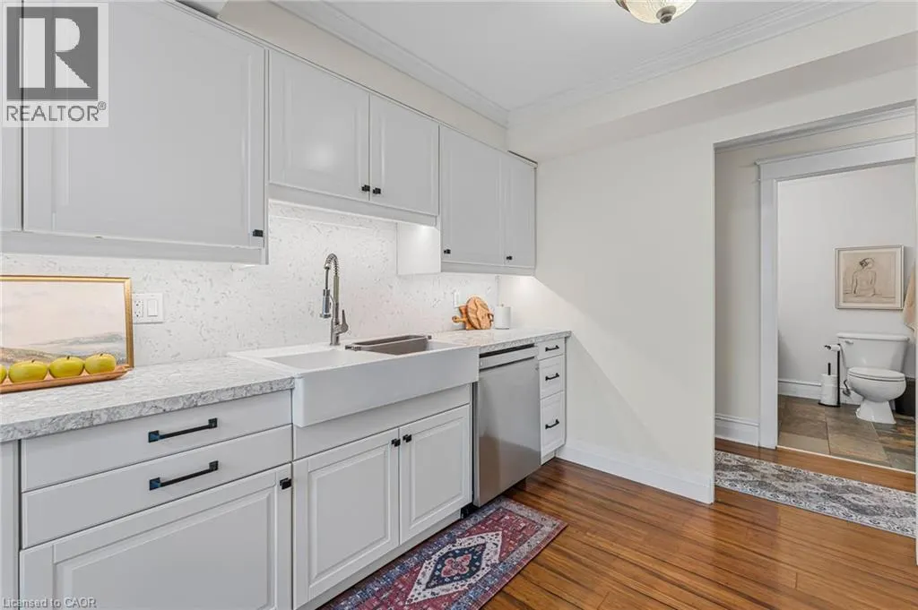 67 CAROLINE Street S Unit# 102, #102