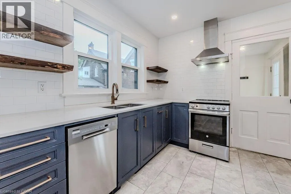 76 WELLINGTON Street N Unit# A, #A