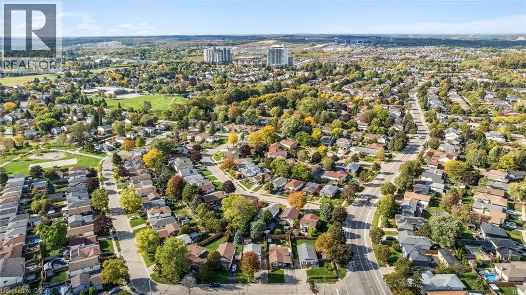 10 BROKEN OAK Crescent