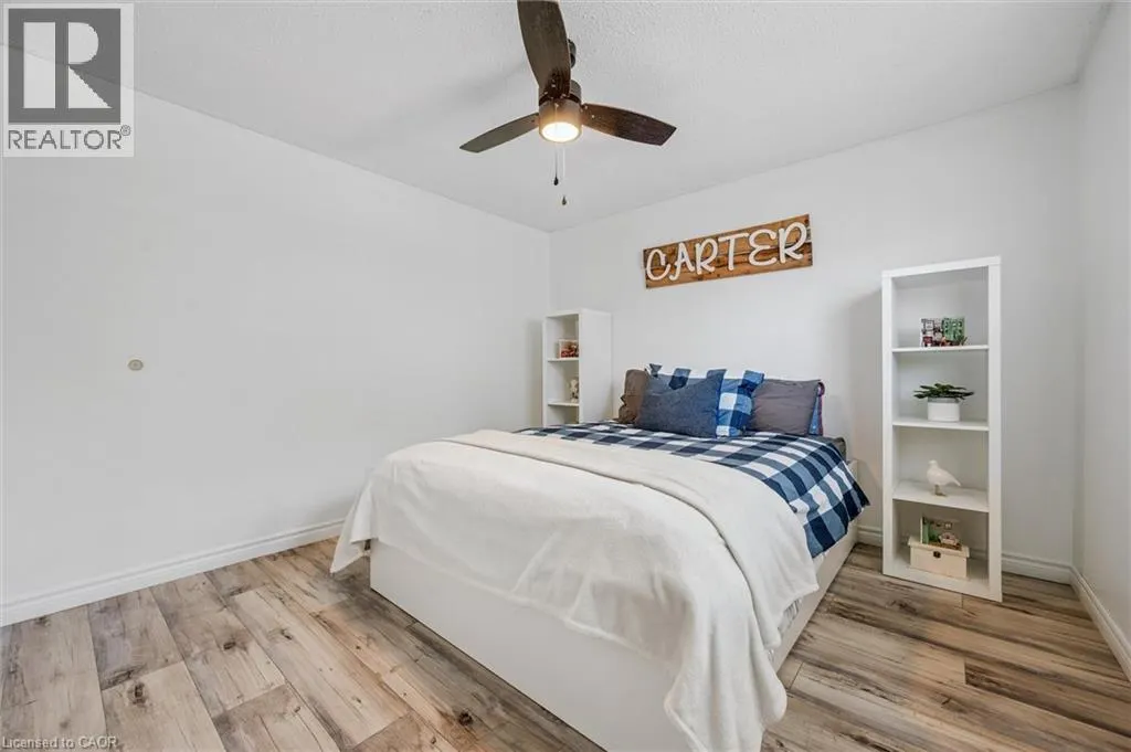 10 BROKEN OAK Crescent