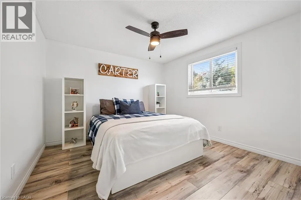 10 BROKEN OAK Crescent