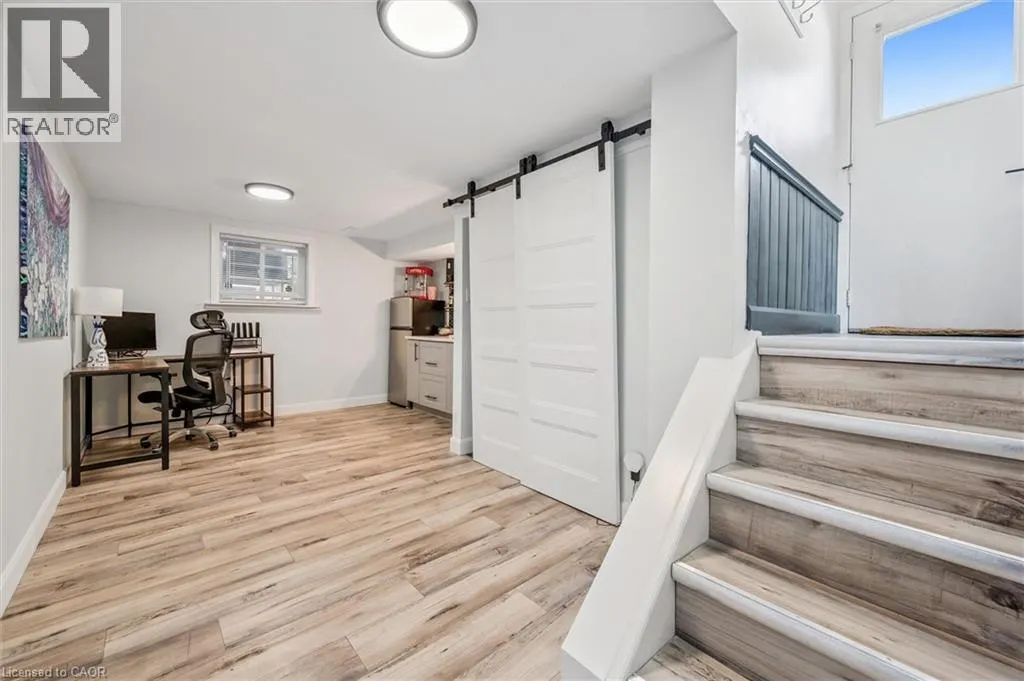 10 BROKEN OAK Crescent