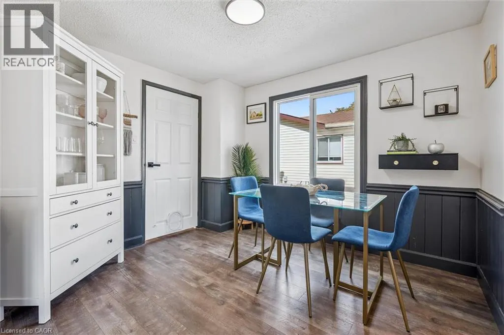 10 BROKEN OAK Crescent