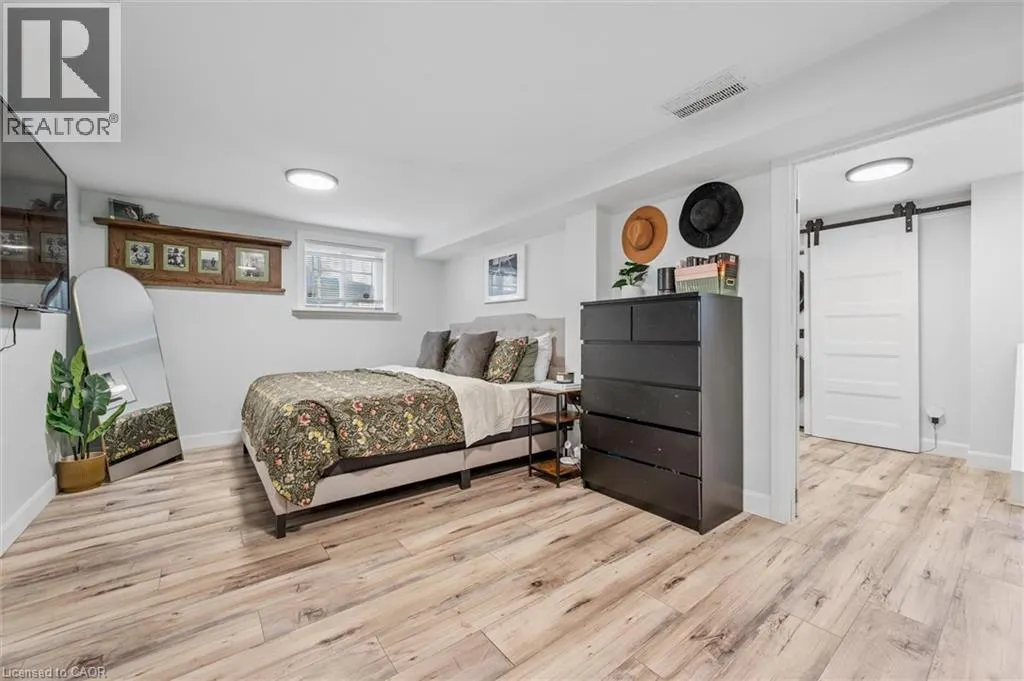 10 BROKEN OAK Crescent