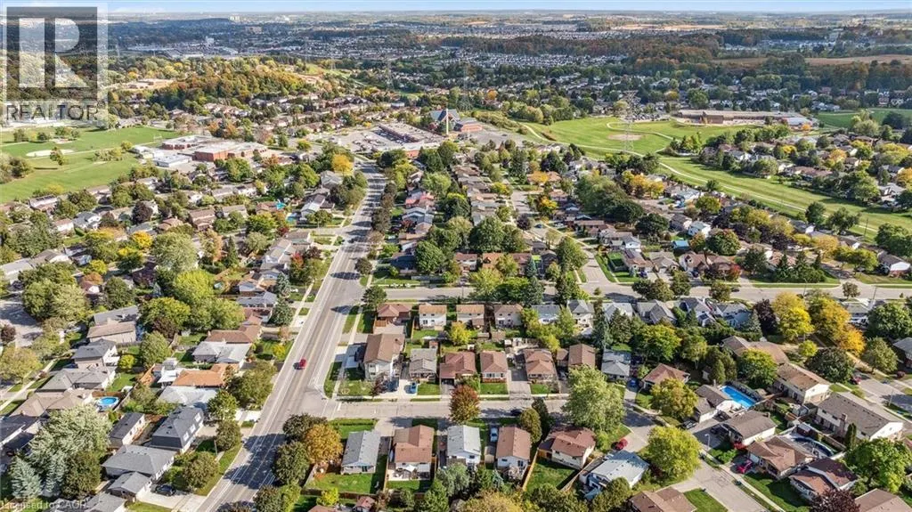 10 BROKEN OAK Crescent