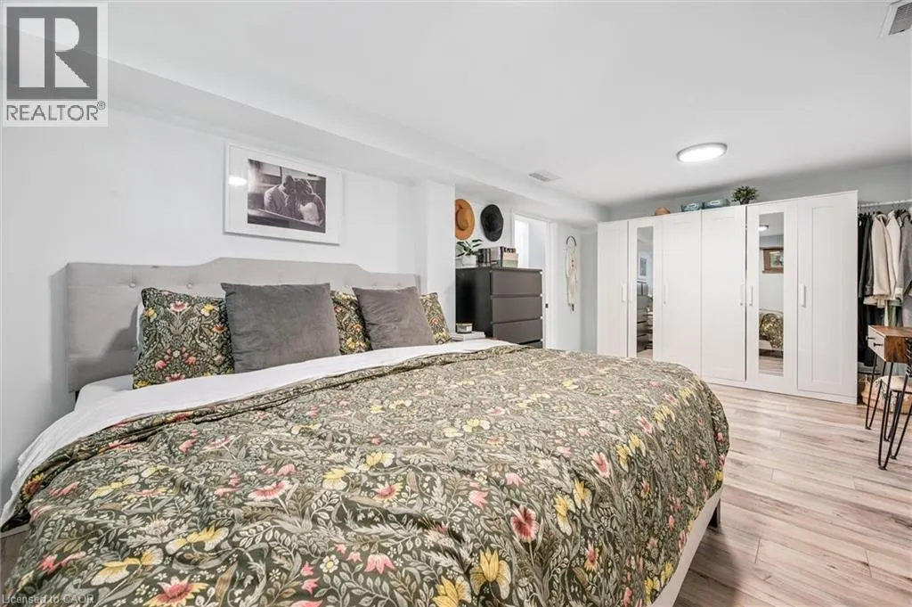 10 BROKEN OAK Crescent