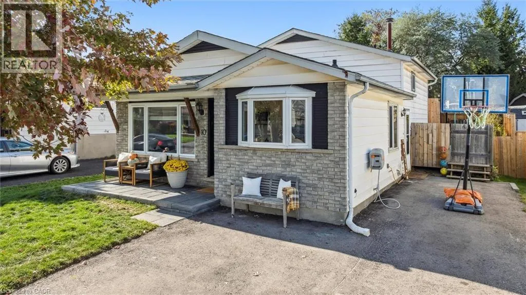 10 BROKEN OAK Crescent