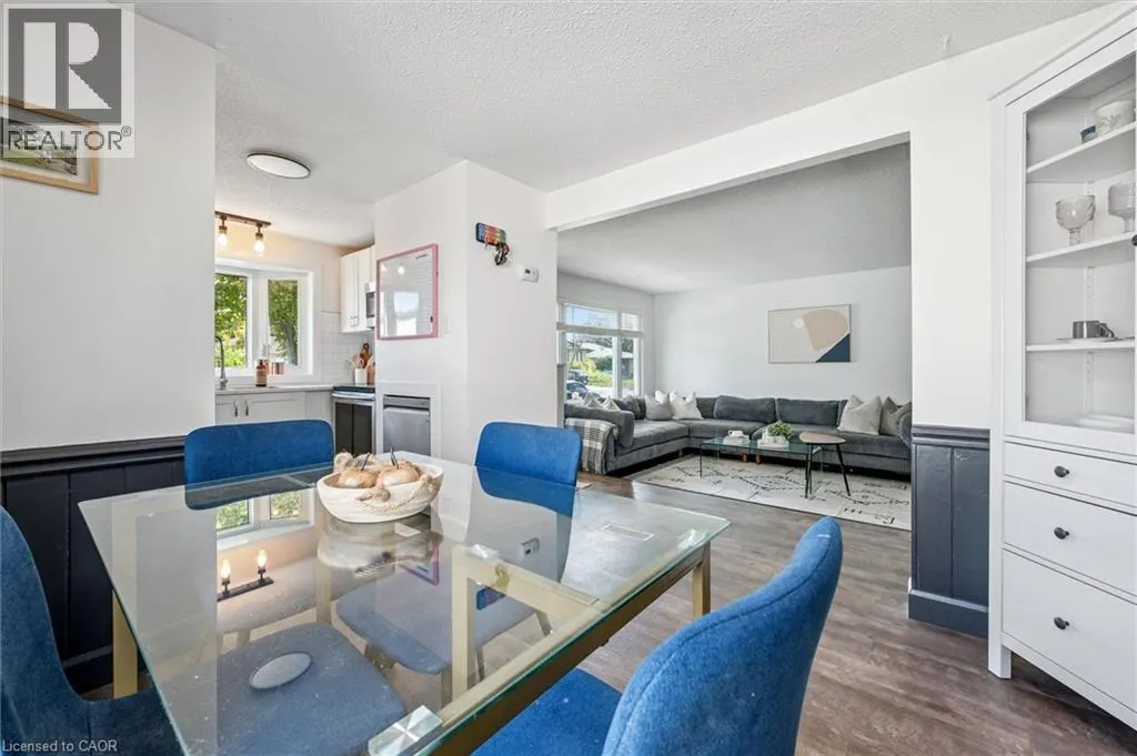 10 BROKEN OAK Crescent