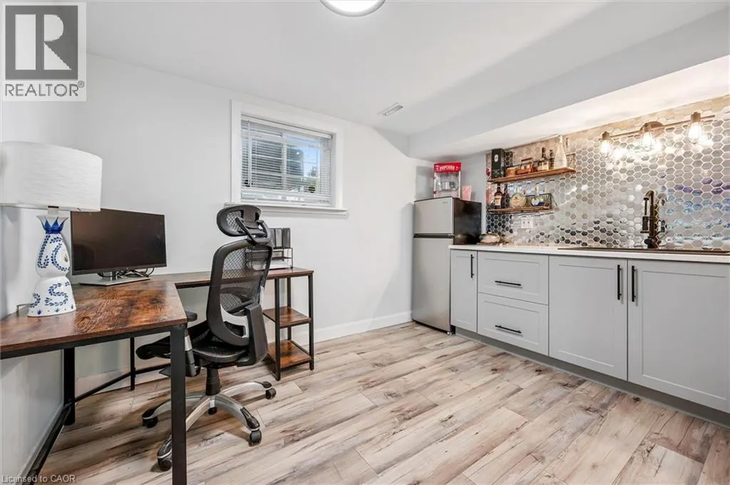 10 BROKEN OAK Crescent