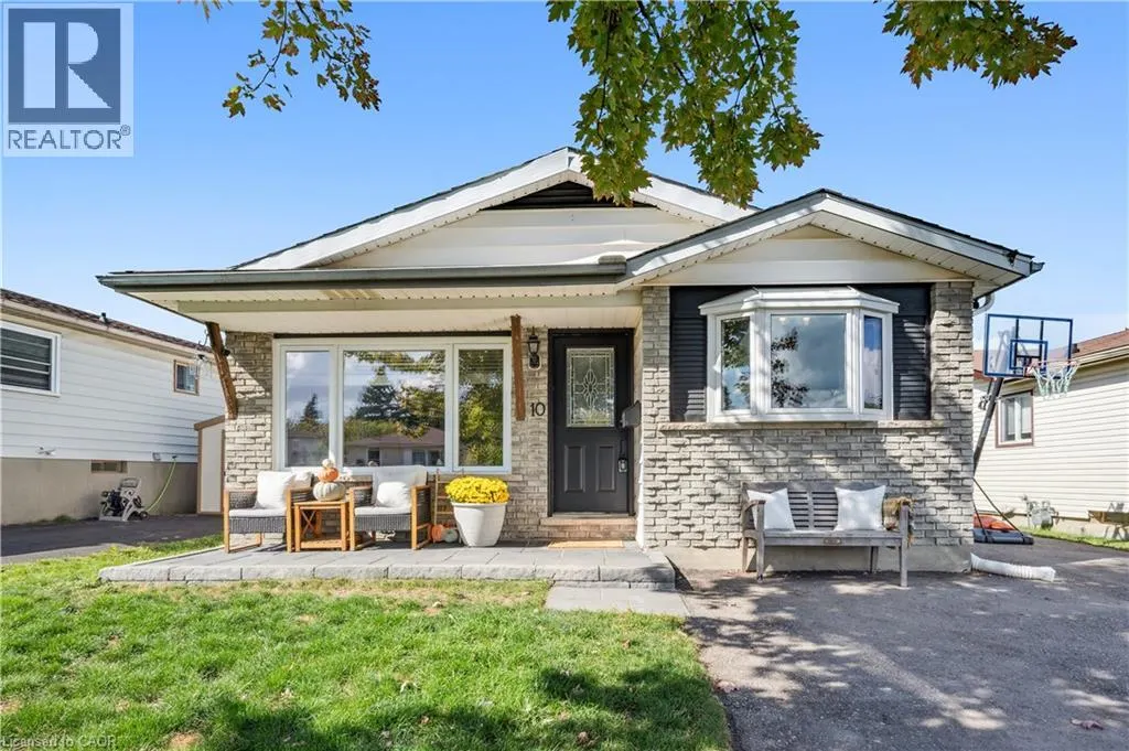 10 BROKEN OAK Crescent