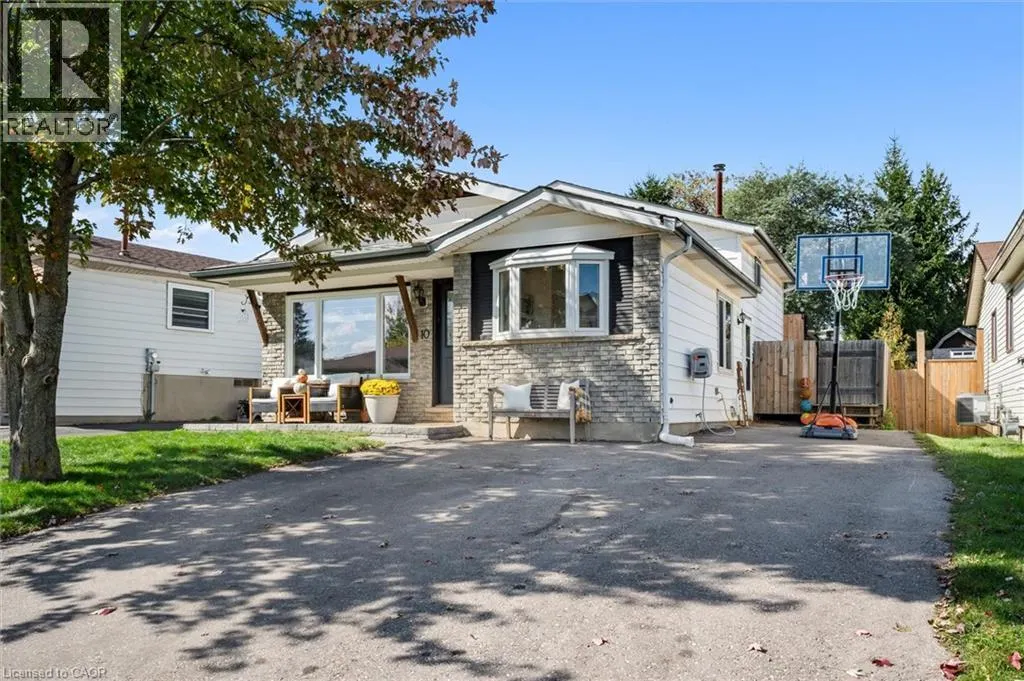 10 BROKEN OAK Crescent