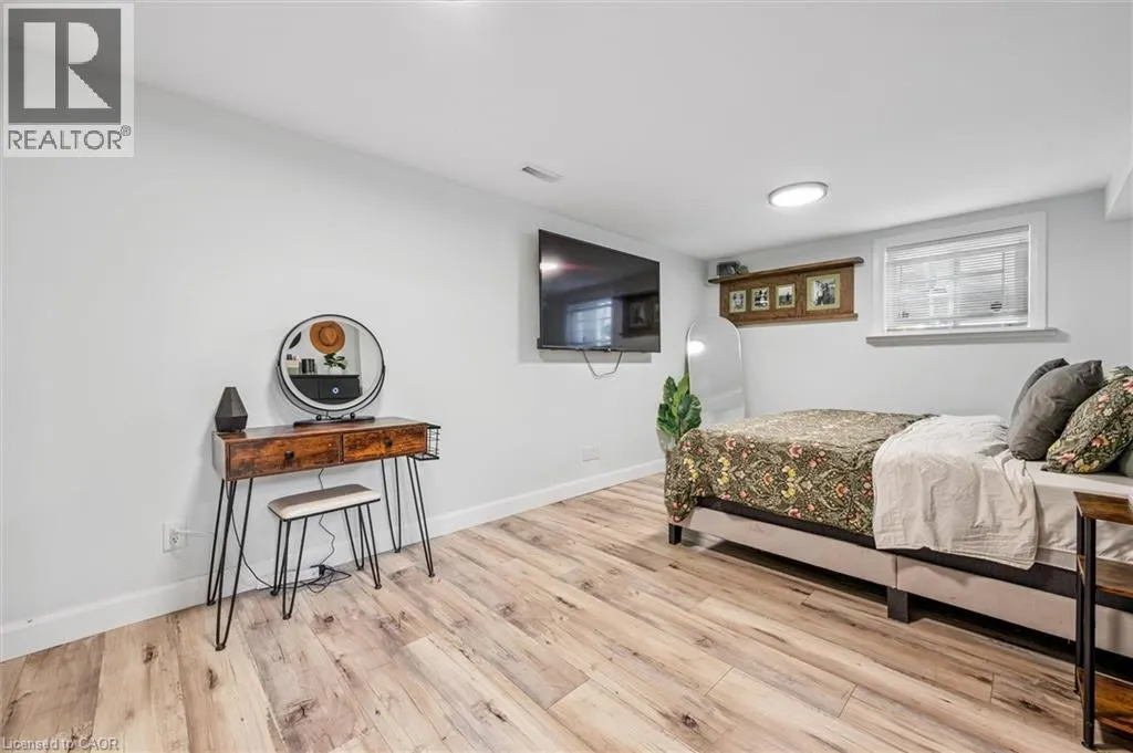 10 BROKEN OAK Crescent