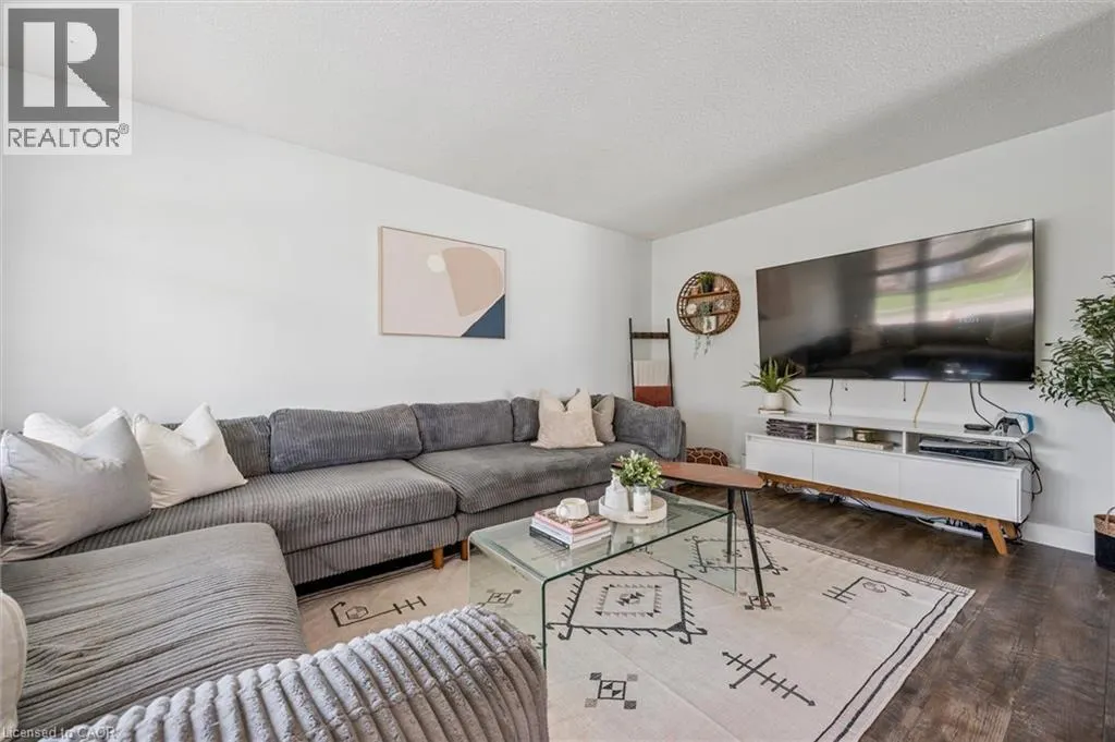 10 BROKEN OAK Crescent