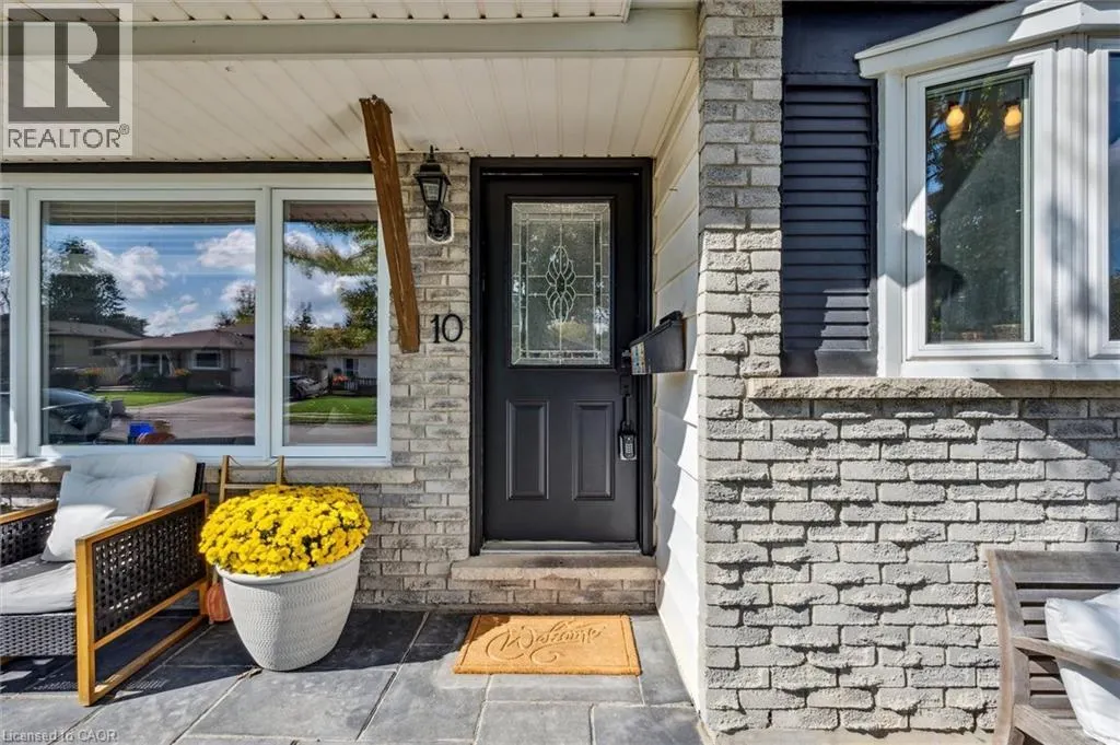 10 BROKEN OAK Crescent
