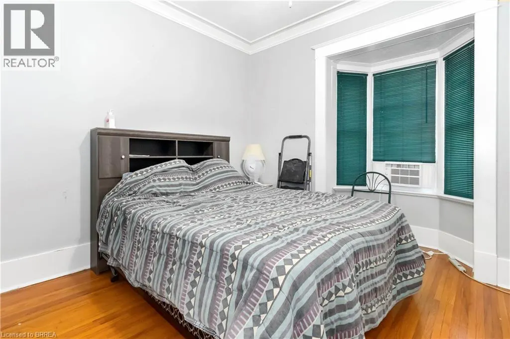 99 DUNDAS Street