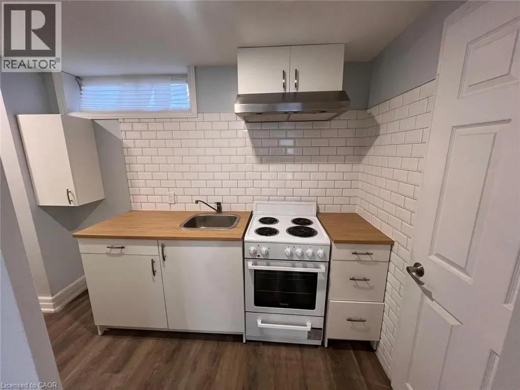 100 LAURIS Avenue