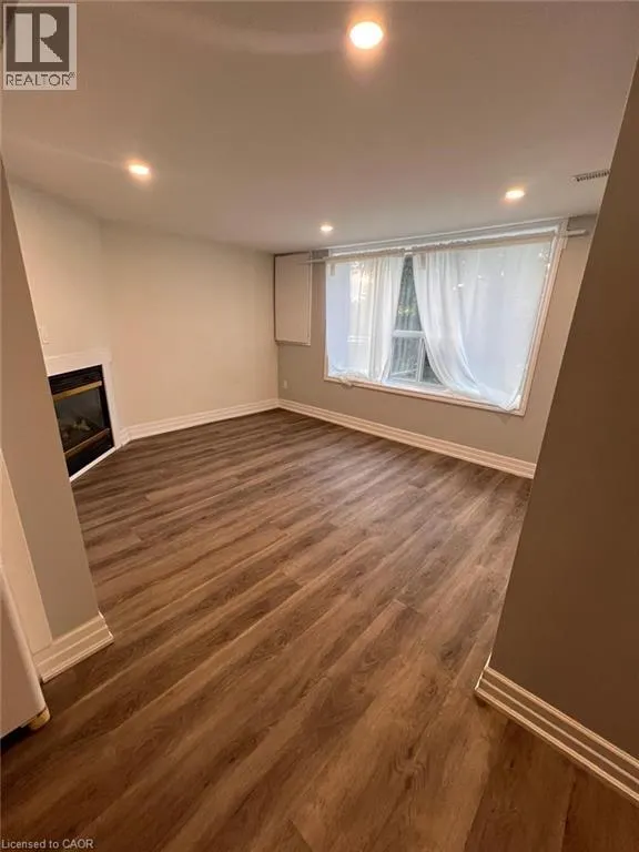 100 LAURIS Avenue