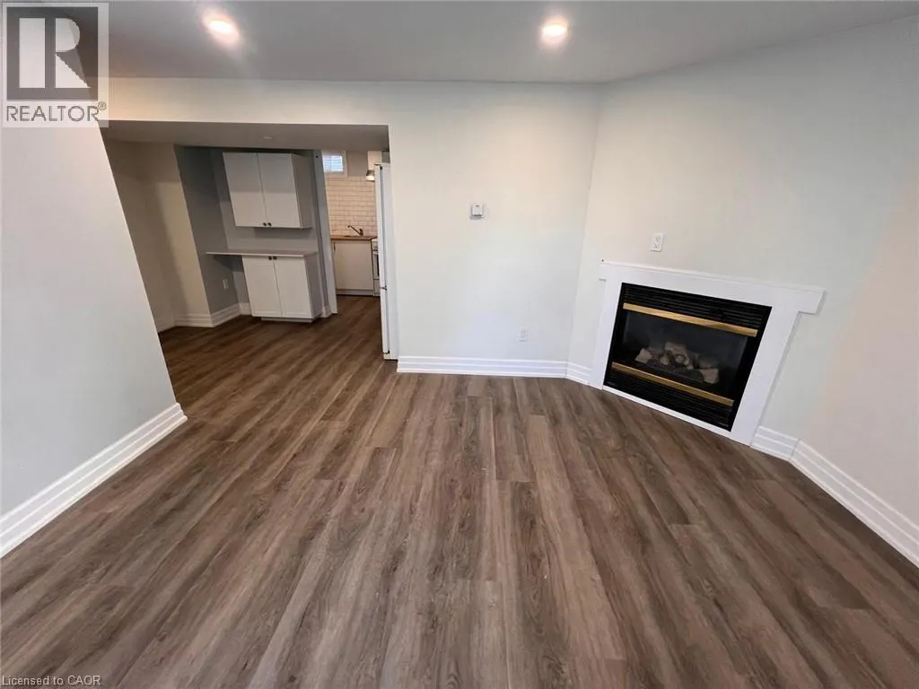 100 LAURIS Avenue
