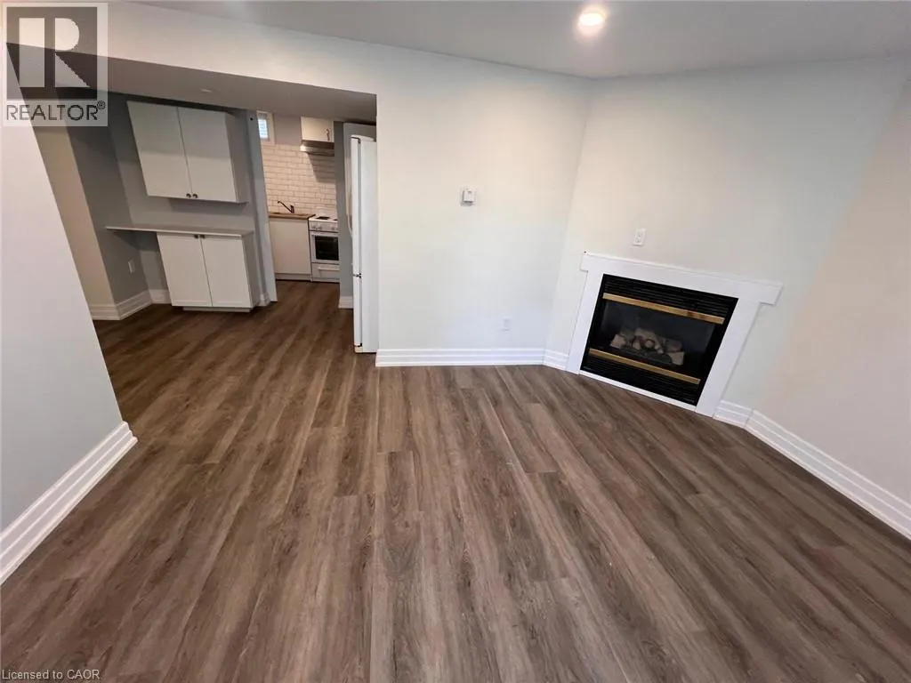 100 LAURIS Avenue