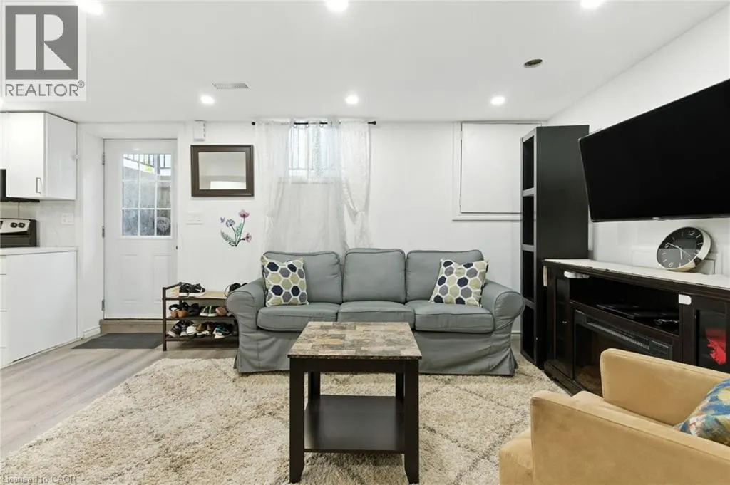 200 WOODHAVEN Place Unit# Lower, #Lower