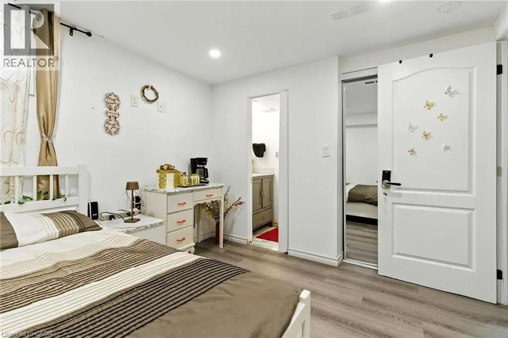 200 WOODHAVEN Place Unit# Lower, #Lower