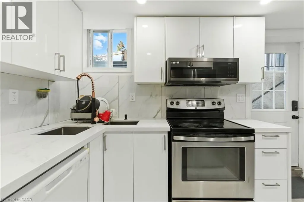 200 WOODHAVEN Place Unit# Lower, #Lower