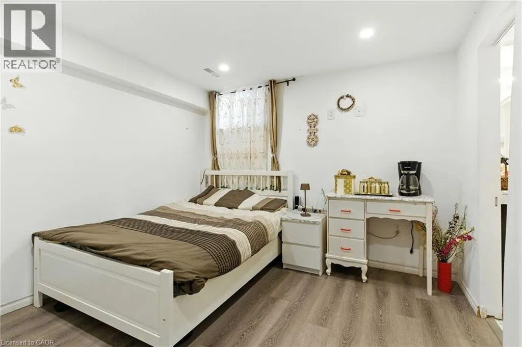 200 WOODHAVEN Place Unit# Lower, #Lower