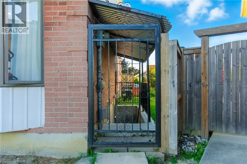 200 WOODHAVEN Place Unit# Lower, #Lower