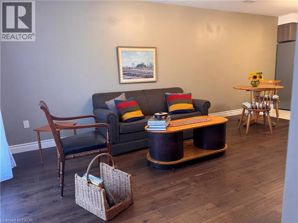 122 COURTLAND Avenue Unit# 4, #4
