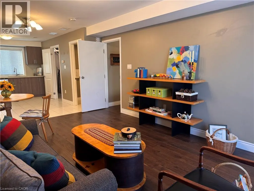 122 COURTLAND Avenue Unit# 4, #4