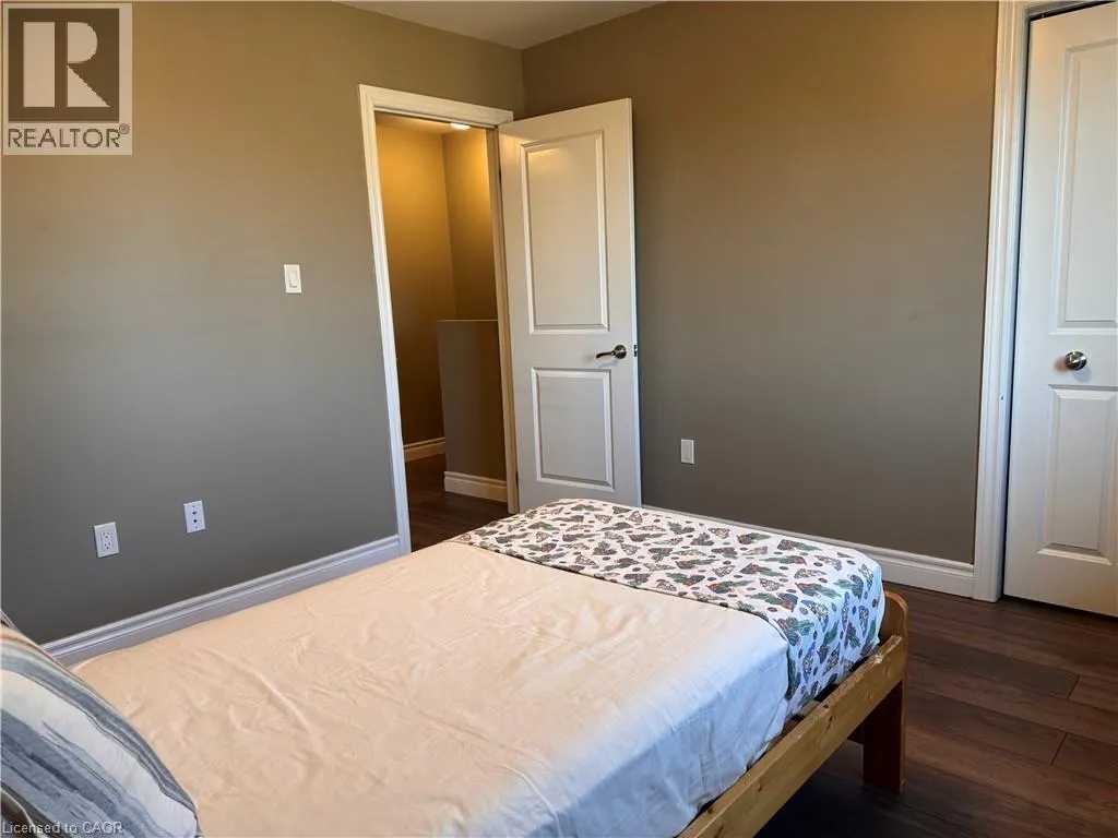 122 COURTLAND Avenue Unit# 4, #4