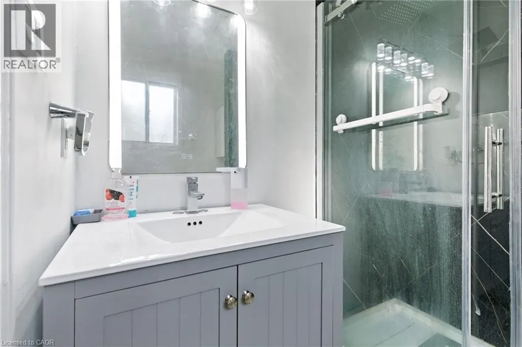 200 WOODHAVEN Place Unit# Upper, #Upper
