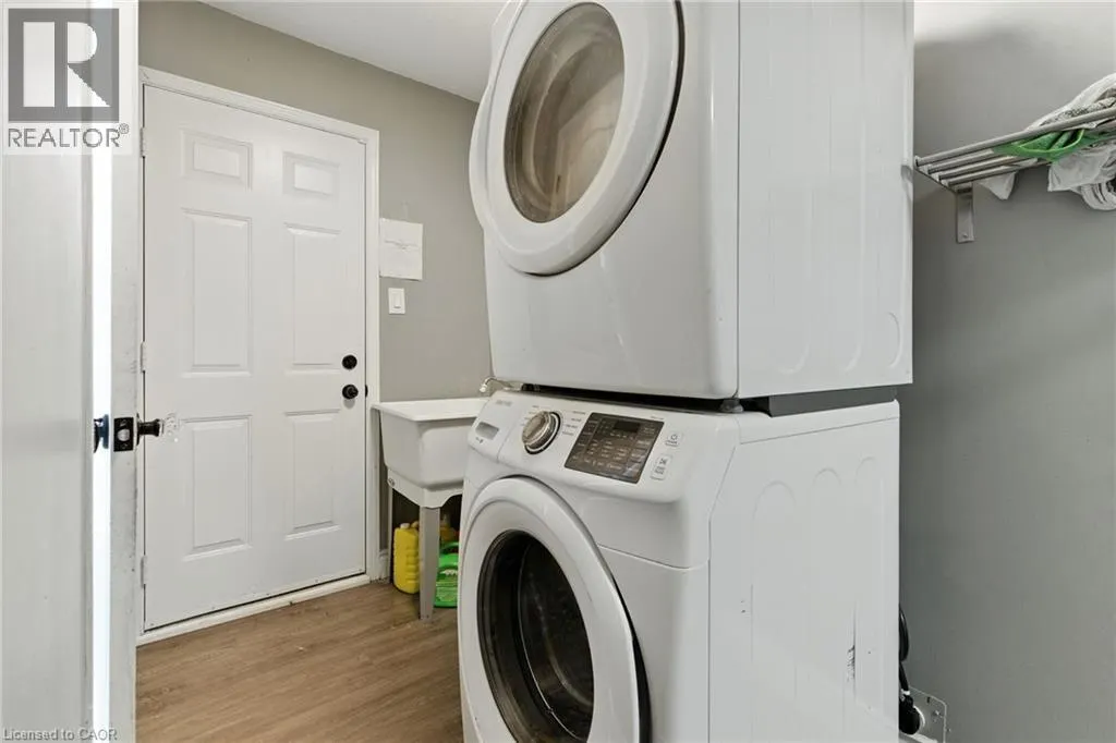 200 WOODHAVEN Place Unit# Upper, #Upper
