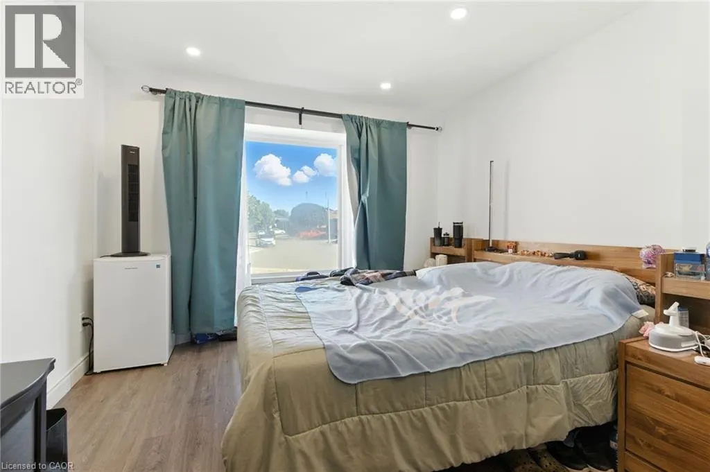 200 WOODHAVEN Place Unit# Upper, #Upper