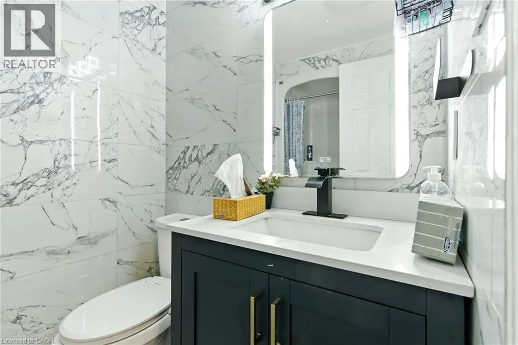 200 WOODHAVEN Place Unit# Upper, #Upper