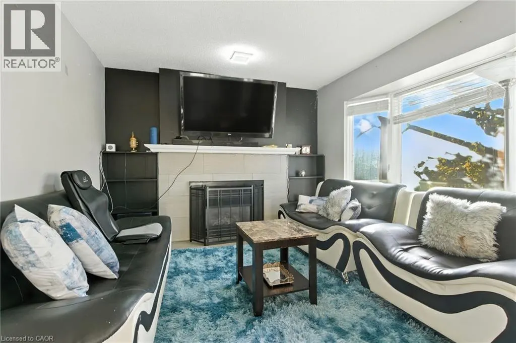 200 WOODHAVEN Place Unit# Upper, #Upper