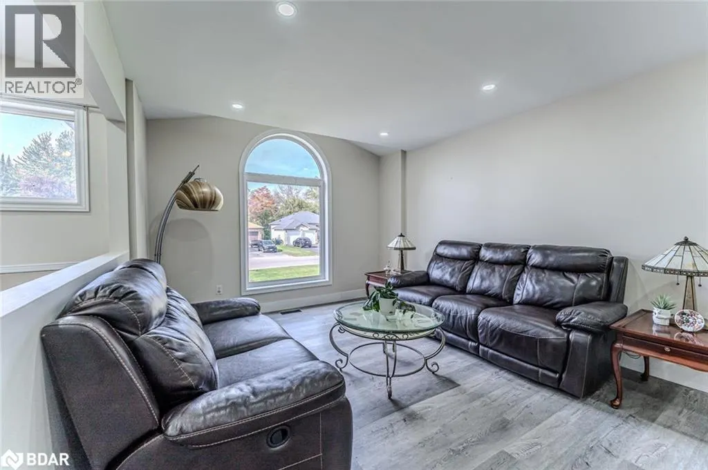 29 SILVER BIRCH Avenue