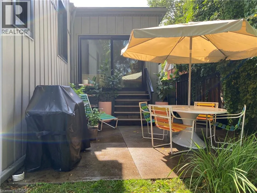 163 FERRIE Street E