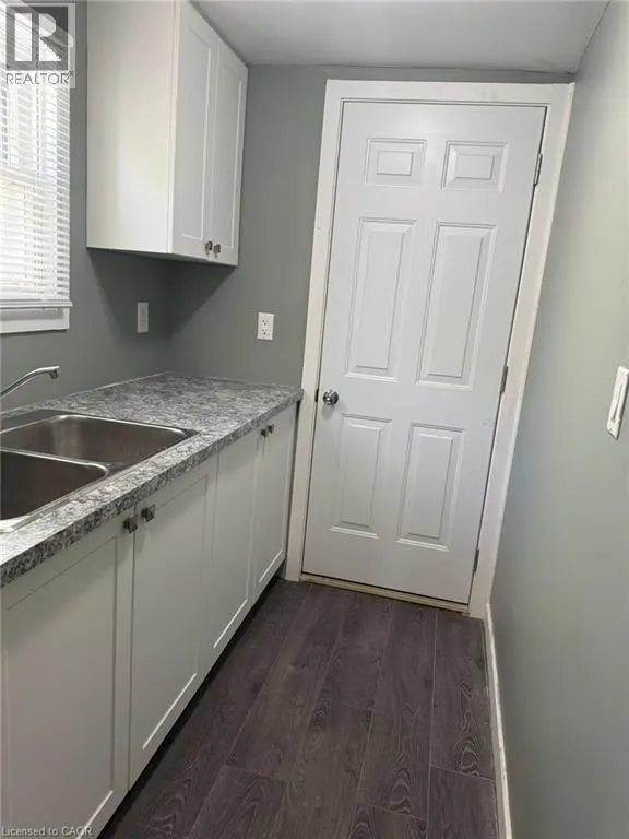 34 WELLAND Street Unit# Main, #Main