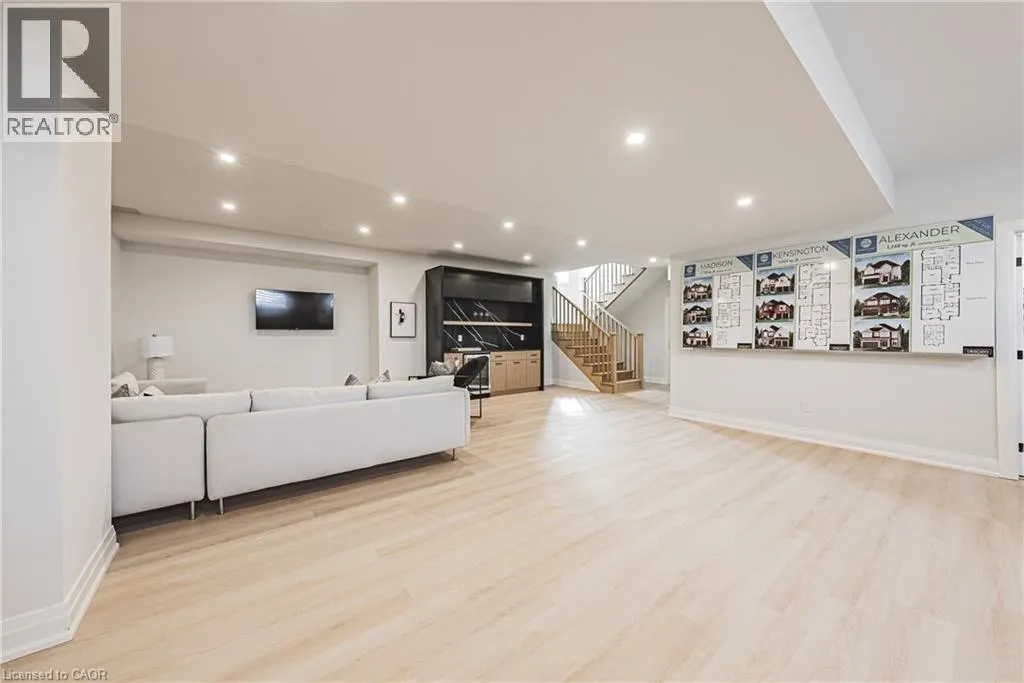 242 KELLOGG Avenue