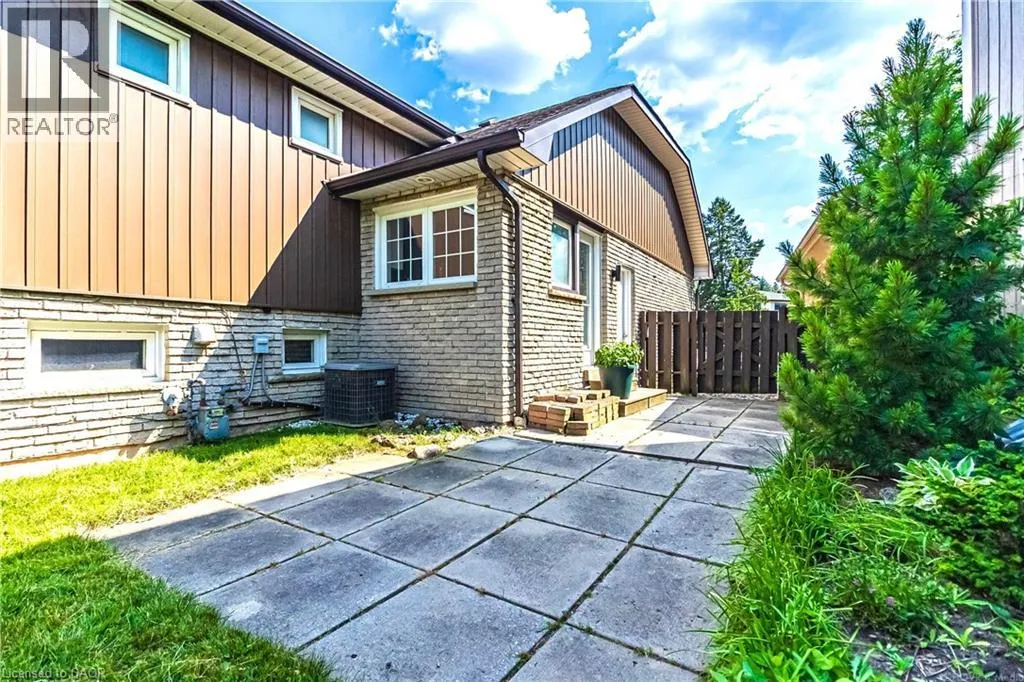 2390 SINCLAIR Circle