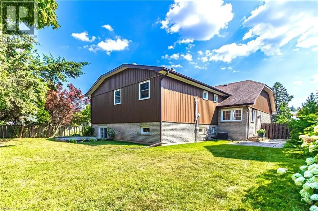 2390 SINCLAIR Circle