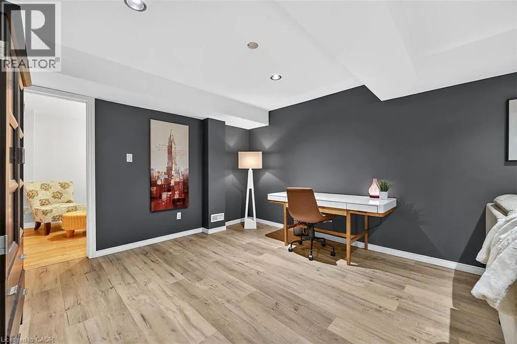 43 CLAYMORE Crescent