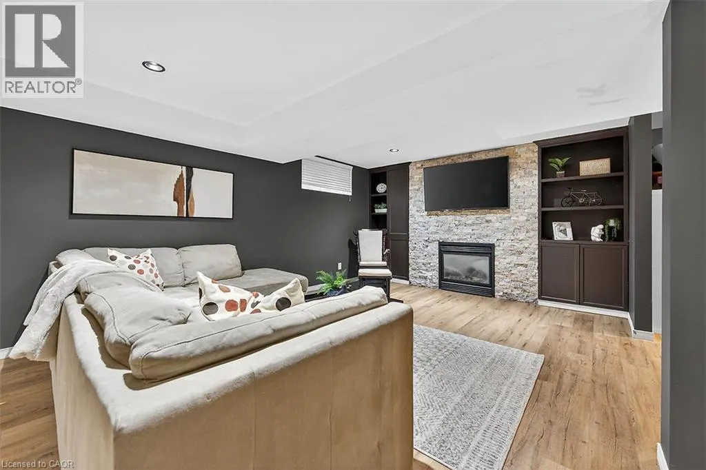 43 CLAYMORE Crescent