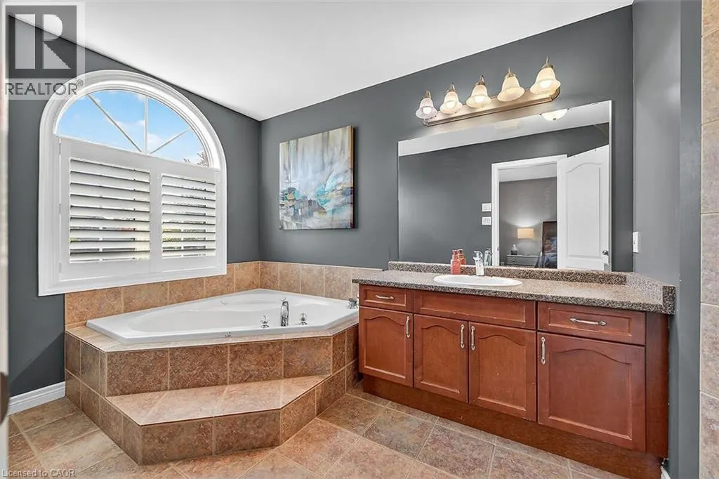 43 CLAYMORE Crescent