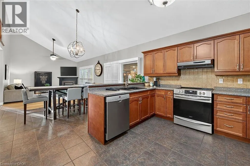 43 CLAYMORE Crescent