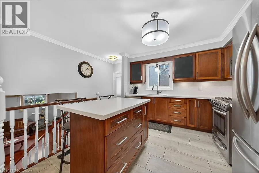 82 AYLMER Crescent
